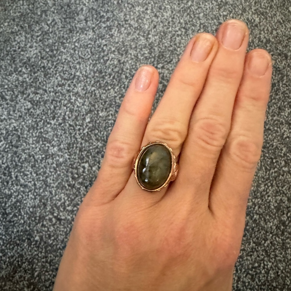 Elegant Gold and Labradorite Stone Ring